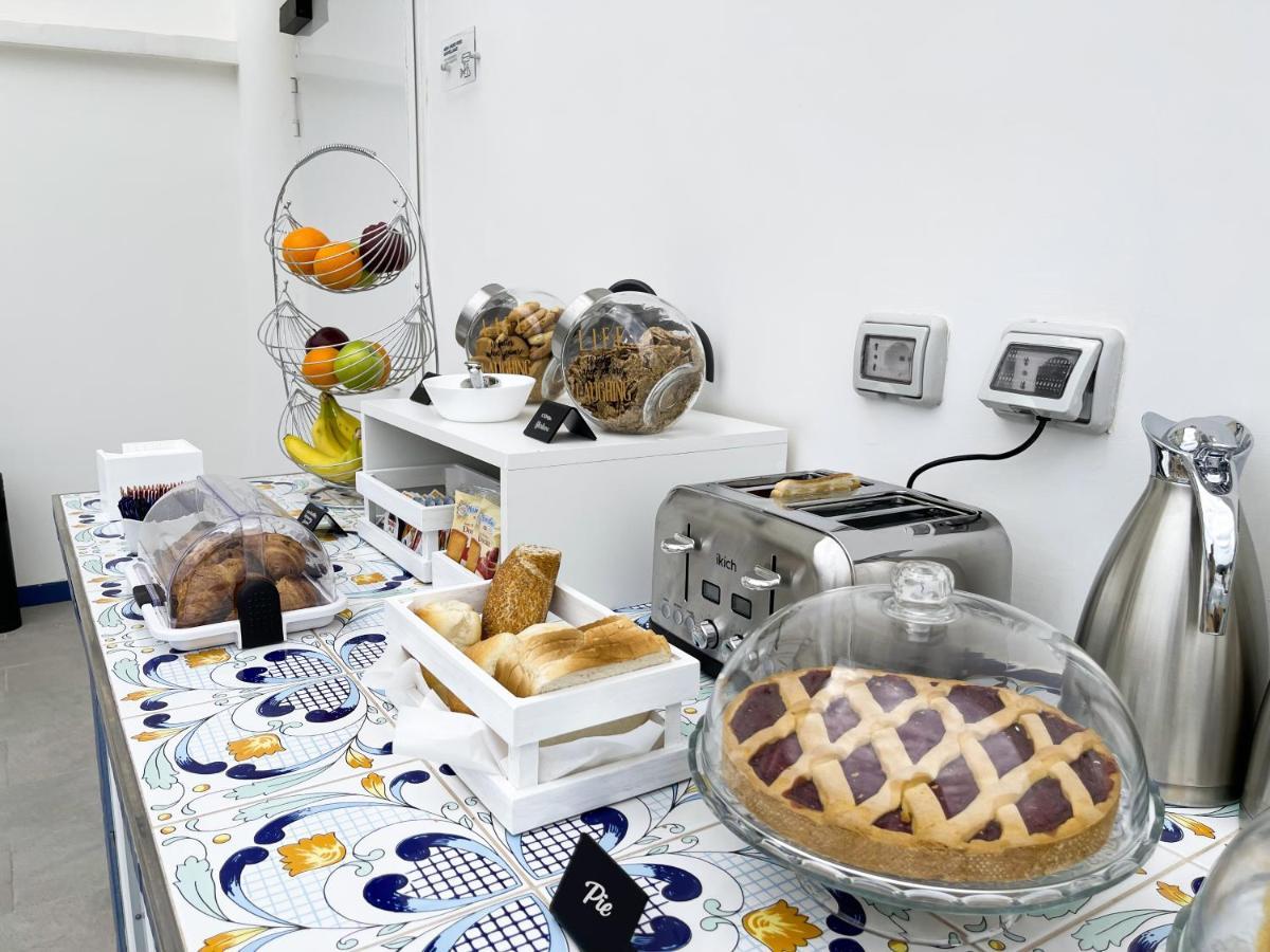 Villa Gabriella - Rooms & Breakfast Сант'Аньєлло Екстер'єр фото