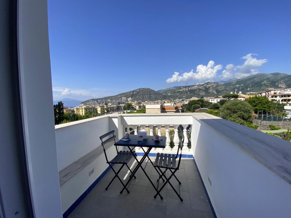 Villa Gabriella - Rooms & Breakfast Сант'Аньєлло Екстер'єр фото